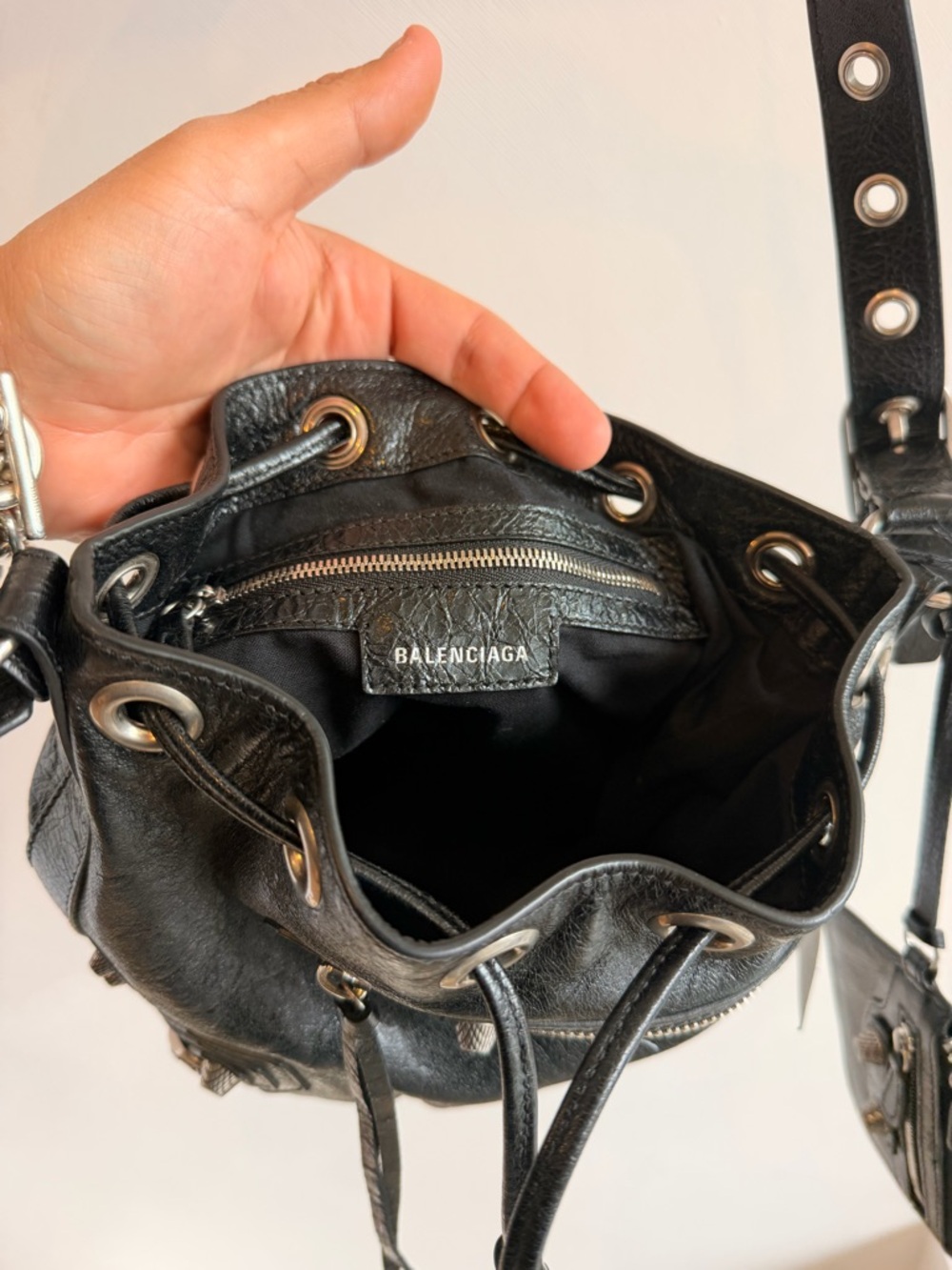 New Authentic Balenciaga Le Cagole XS Bucket Bag Lambskin Leather With Tags - Picture 11 of 16